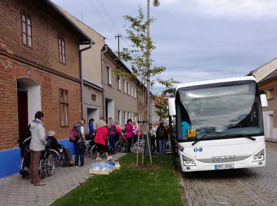 Zaměstnanci firem v části Uničovska od 11. června mohou využívat při cestě do práce nové autobusové spojení.