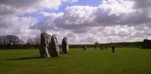 Kamenný kruh Avebury Stone Circle u vesnice Avebury (hrabství Wiltshire - "Povadlý okrsek"), vystavěný