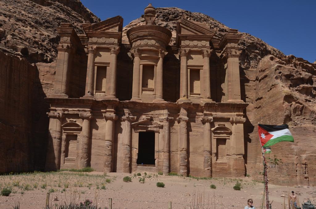 Petra (Jordánsko) 300 let př.n.l. https://www.