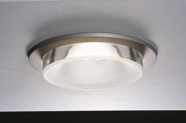 S novou generací reflektorů a výběrem ze tří typů světelných zdrojů od 10W kompaktních zářivek po 150W halogenidové výbojky, řada Cruz nabízí nejvýkonnější svítidla ve své třídě s vynikající