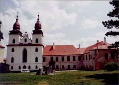 Kaňky z období barokní gotiky. Bazilika je součástí zámeckého areálu, který vznikl přestavbou kláštera. Basilika sv.