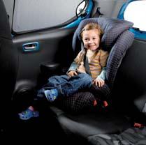 3bodová instalace pomocí pásů sedačky ve vozidle, zadní skořepina, optimální boční ochrana proti nárazu, 5bodové bezpečnostní pásy včetně opěrky hlavy pro děti do věku cca 4 měsíce, jemným materiálem