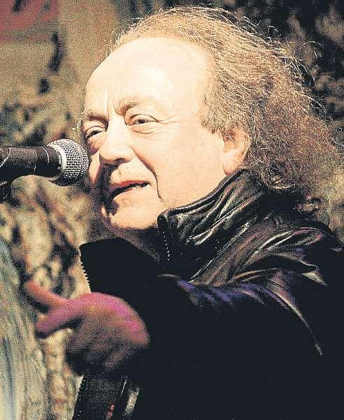 Husarský kousek se podle ředitele programového oddělení městského domu Pavla Ondrůje zadařil díky krátkodobému pobytu bubeníka způvodní sestavy Jerzy Piotrowskieho v Evropě.