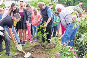 dubna Čarodějnický den. Žáci i učitelé přišli do školy v čarodějnických kostýmech. Děti z MŠ prožily dobrodružné čarodějnické dopoledne.