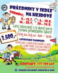 Žáci výtvarného oboru s paní učitelkou Barborou Albrechtovou se nastěhovali do vestibulu v 1. patře městského úřadu (bývalá zemědělka).