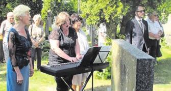 Na jeho vrcholu jsou zbytky stejnojmenné zaniklé tvrze, ovšem o jejím vzniku i zániku panují dodnes jen dohady, v dochovaných historických písemnostech není tvrz zmiňována.