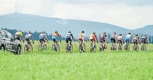 Šumpersko ajesenicko 2. června 2017 23 Obstojí Češi na Závodu míru? Až do neděle budou vregionu závodit nejlepší světoví cyklisté do 23 let.češi sázejí na Schlegela.
