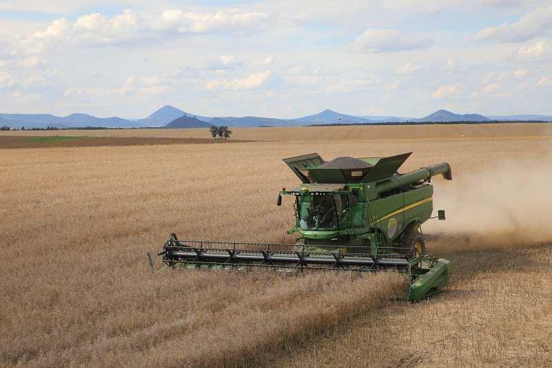 Vylepšená S i malá W Největší světový výrobce zemědělské techniky John Deere se v inovacích pro následující sklizeň zaměřil na celé portfolio sklízecích mlátiček, ty nejzásadnější inovace proběhly u