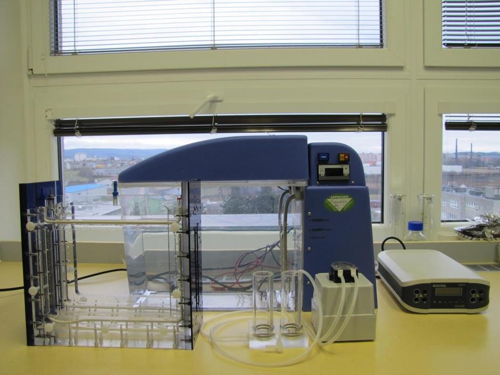 teplota pufru 50 65 o C DGGE v praxi výběr gelu s vhodným gradientem denaturantů a hustotě závisí na velikosti fragmentů, nutná optimalizace příprava dvou roztoků s nízkou a vysokou koncentrací