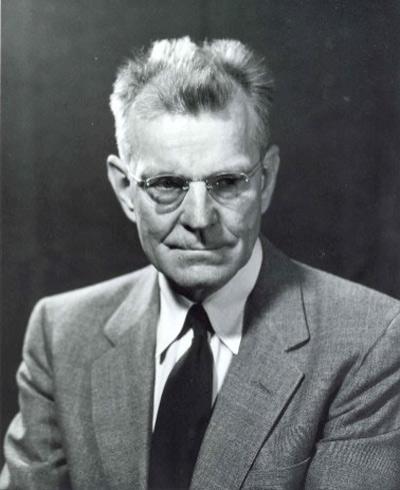 Zásoby a zdroje surovin, index spotřeby Marion King Hubbert (1903 1989) odvodil časový průběh množství vyprodukované ropy, závislost je do značné míry podobná Gaussově křivce (platí to na úrovni