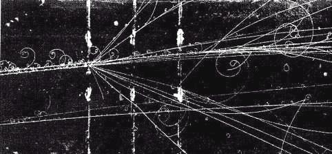 První teoretický náznak existence: P O Z I T R O N Y e + r.1928 - P.A.M.Dirac - kvantová relativistická rovnice elektronu.