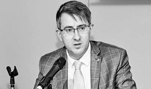 TÉMA foto: trade-off.cz Rozhovor s Jaromírem Manhartem Je to na každém z nás Jaromír Manhart je ředitelem Odboru odpadů na ministerstvu životního prostředí již čtvrtým rokem.