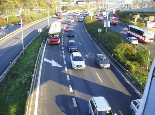 vyhrazených jízdních pruhů a 7 m jízdy autobusů MHD po tramvajovém tělese). Nový úsek provoz autobusů MHD po tramvajovém pásu v ul. Plzeňská.