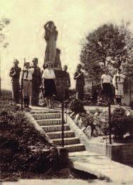 června 1923 se v Horních Měcho - lupech konala slavnost odhalení pomníku