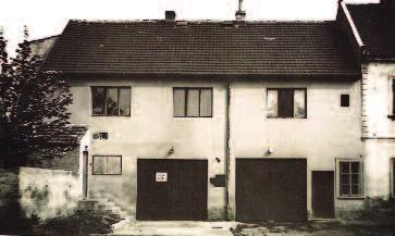 Dne 1. října 1950 byla do užívání pře dána garáž, přestavěná ze stájí, v témže objek tu.