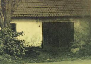 dobrovol ných hasičů Horní Měcho lu py, kolem roku 1920 v roce 1980 a poté 6 let přebývali v provizorní