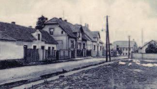 Z historie společenského života v Horních Měcholupech Doklady společenského života v Horních Měcholupech jsou velmi staré. Již v roce 1415 se tu poprvé připomíná krčma taberna in Micholup.