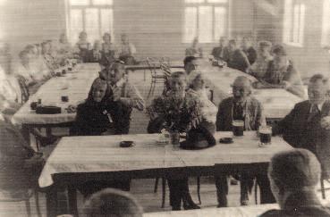 V roce 1903 byl založen Děl nický podpůrný a vzdělávací spolek Pokrok, dne 10. lis to padu 1918 vznikla tě loc - vičná jednota Sokol, dne 1.