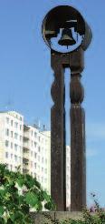V roce 1382 byl ma ji telem tvrze Prokop Bohuslavův ze staroměstského měšťans kého rodu Olbra movi ců a od něj pochází i spodní pole pravé poloviny štítu současného znaku Městské části Praha 15.
