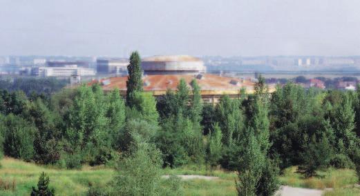 500 m 2. Plášť plynojemu tvořil celosvařovaný mnohostěn o 24 stě nách a hmotnost celé jeho ocelové konstrukce byla 3 184 tun.