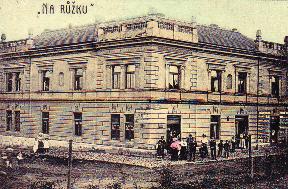 Radnice bývalé čp. 125/6 v Hostivařské, dříve Husově ulici Jednopatrový, zděný dům čp. 125/6, o půdorysu ve tvaru písmene L, byl vystavěn v roce 1893.