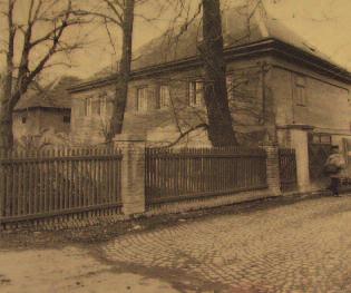 Koukalův statek K Horkám čp. 47 Usedlost je poprvé zmiňována v Pozemkové knize v roce 1567, kdy je držitelem gruntu po svém otci Martin Hoch.
