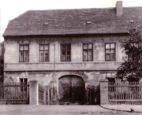 V sou čas né době je v jeho prosto rách hotel Selský dvůr, který zachovává tradici selského stylu.