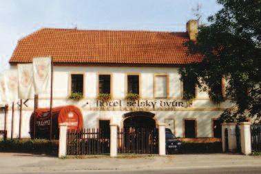 století, pravděpodobně v souvislosti se zastavením poplužního dvora Petříkovi z Lešťan v roce 1362.