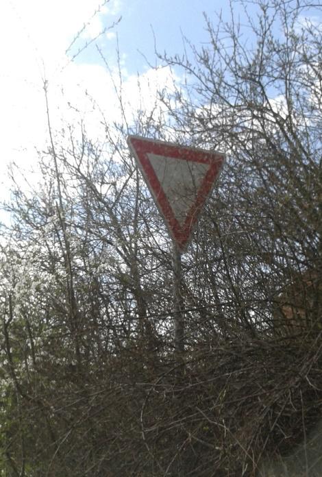5.2.1. Špatně viditelné dopravní značení V této oblasti se nachází špatně viditelné dopravní značení na několika místech.