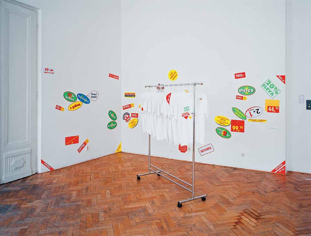 2003, Bratislava /Slovensko, Slovenské národné múzeum, Československo SHOPPING PUNK, 2003, instalace, trička s potiskem, grafické