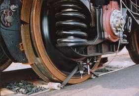 nutné krycí vozy a lokomotivy pro vyvození tlačné síly při dopředném pohybu Dvounápravový krycí