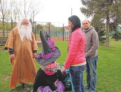 Po několika zamračených a propršených dnech se v neděli ukázalo sluníčko a přilákalo palkovické občany do areálu za tělocvičnu, kde byla nachystána spousta her a soutěží.