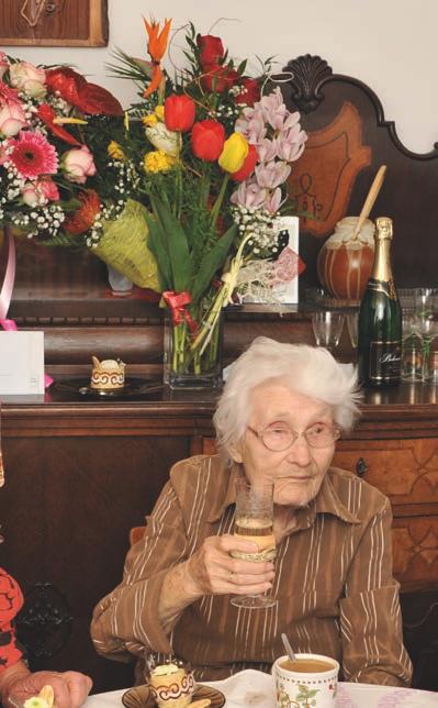 Významné životní jubileum 100 let života paní Marie Bednářové Dne 14. dubna 2017 oslavila své významné životní jubileum 100 let života paní Marie Bednářová.