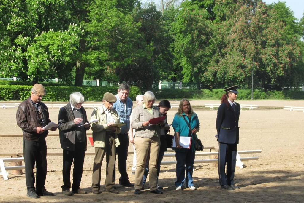 5. Výkonnostní zkoušky v roce 2017 Výkonnostní zkoušky starokladrubských hřebců v Klarubech nad Labem, 16. 17.5.2017 Ke zkouškám výkonnosti bylo předvedeno 10 hřebců, 7 hřebců v majetku Národního hřebčína Kladruby nad Labem, s.