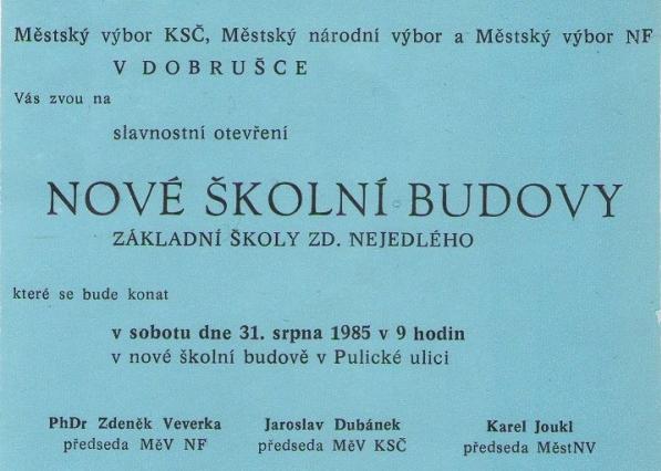 Vážení přátelé, držíte v rukou malý sborníček příspěvků a fotografií k 30.