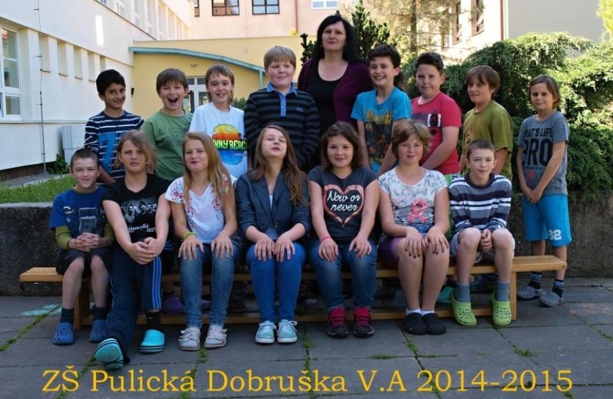 Dolní řada: Michaela Faitová, Amélie Sehnalová, Kristýna Macko, Markéta Hušková, Iva Kovářová, Petra Procházková, Renáta Smrčková, Lucie Zelená, Petra Klučková. Ve školním roce je v 5.