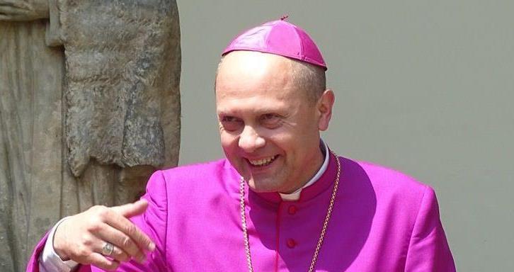 cz NÁŠ NOVÝ BISKUP Zaplněná katedrála sv. Víta na Pražském hradě byla svědkem obřadu svěcení nového pomocného biskupa pražského Zdenka Wasserbauera.