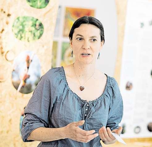 Zdaleka neplatí, že musí jít jen ostřídání záběrů památek natočených zdronu. Například vhulíně vsadili na civilní záběryze školy, knihovny či dětského hřiště, aby posílili sounáležitost místních lidí.