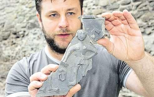 Zlínský kraj 18. května 2018 45 Helfštýnská Eva je unikátem Zříceninu hradu Helfštýna letos obléhají stavebníci, ale také archeologové. Ti narazili na první vzácné nálezy.