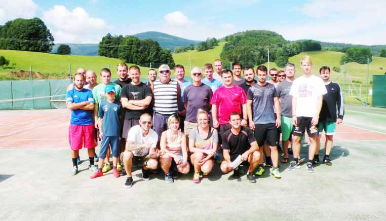 TENISOVÝ TURNAJ 15. 7. 2017 V sobotu dne 15. července se na obecních kurtech v Bělé pod Pradědem uskutečnil turnaj v tenise ve dvouhře a o tý později 22. července turnaj ve čtyřhře.