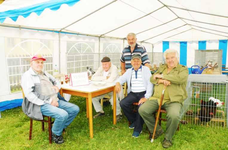 VÝSTAVA DROBNÉHO ZVÍŘECTVA 12. - 13. 8. 2017 Ve dnech 12. 13. srpna se konala Vý s t a v a d r o b n é h o z v í ř e c t v a. Vystaveno bylo 80 ks holubů a 30 ks drůbeže.