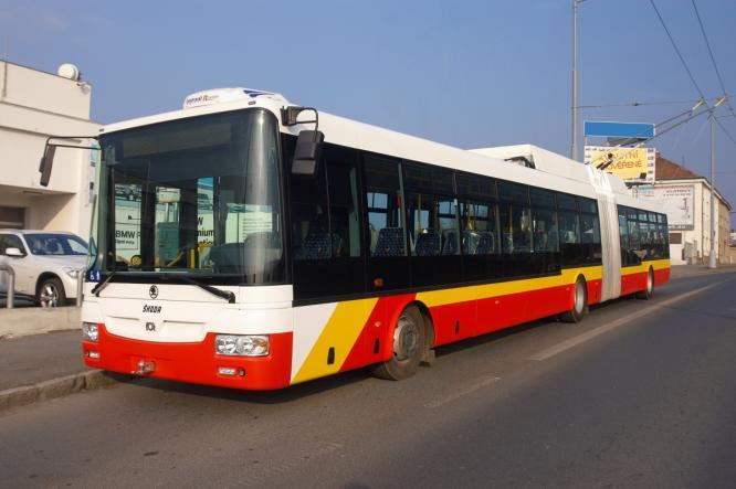 Příkladem použití asynchronního motoru je například Trolejbus 31 Tr. Jedná se o osmnáctimetrový plně nízkopodlažní kloubový trolejbus, který byl vyroben na konci roku 2010.