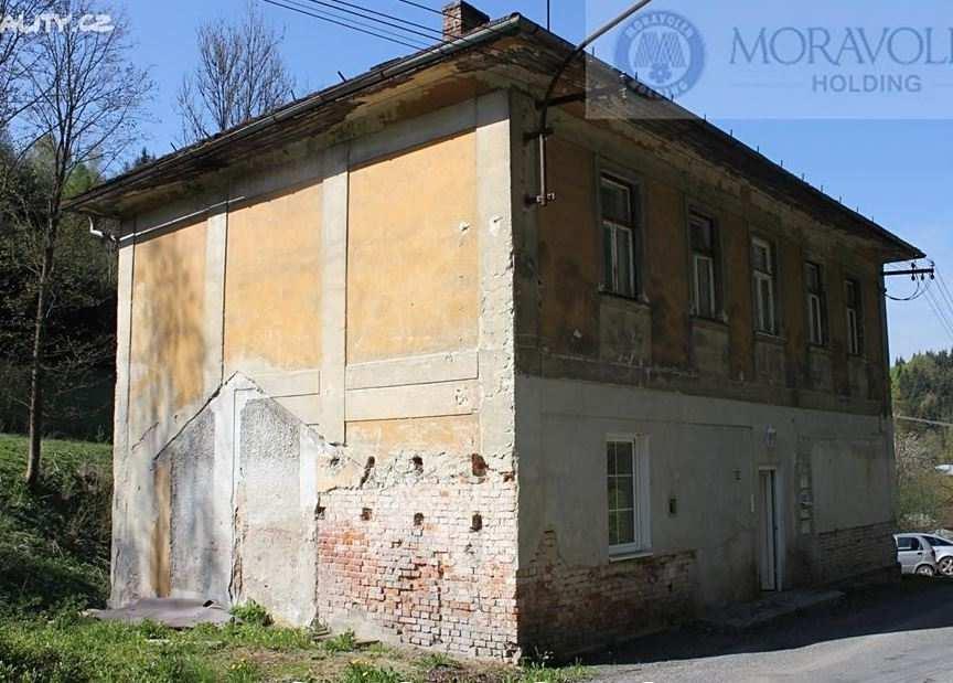 Srovnávací nemovité věci (SN): 1) Rodinný dům Nabídková cena: 350 000,- Kč Lokalita: Hanušovice Popis: Samostatně stojící, částečně podsklepený rodinný dům s dispozicí 8+1.