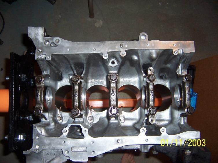 POPIS MOTORU HONDA B16A2 Blok motoru je hliníkový, otevřený (open deck) se zalisovanými litinovými vložkami válců. Výška bloku je 263 mm.