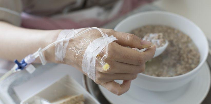 Příklad denního jídelního lístku pro pacienty ve FN Motol Snídaně: 2 ks tmavé pečivo, 20 g Flora, 50 g sýr, 1/4 l mléka (čaj a bílá káva se podávají na oddělení) Svačina: Ovoce Oběd: Menu 1. Menu: 2.