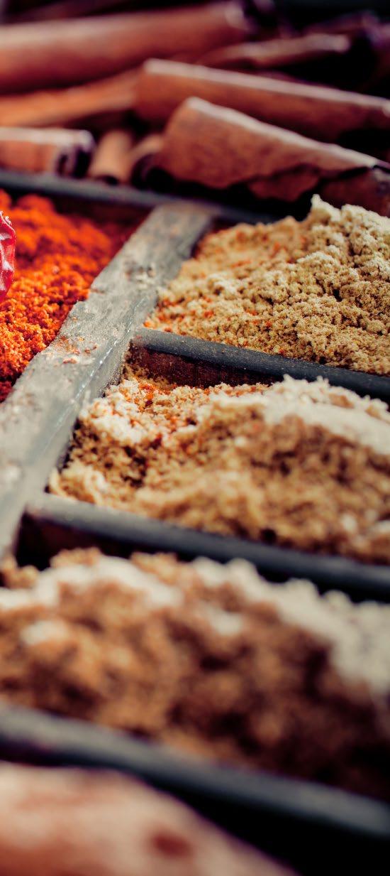 na návštěvě garam masala, bylinkové máslo, všechny druhy kari směsí. Záleží na sezoně, která momentálně přeje grilování. Větší poptávka je nyní po směsích.