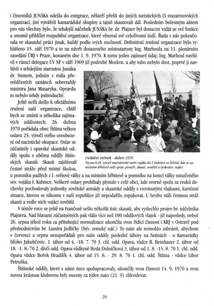 Unikátní snímek - duben 1970 Tryzna k 25. výročí mučednické smrti vojáka RA L Kubince ve Štítině, kde se na místním hřbitově sešli spolu: pionýři, skauti, sovětští a českoslov.