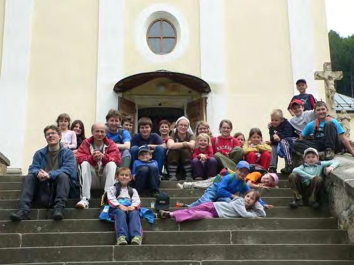 Naše mládež uspořádala pro malé děti výlet na nedaleké poutní místo na Provodov. Během pěší pouti měli pro děti připravené různé soutěže a hry.