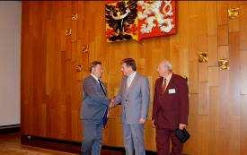 Zpravodaj Leštinky Číslo 32 strana 1 Červen 2008 Informační zpravodaj OÚ Leštinka, Leštinka 30, 539 73 Skuteč Udělení obecních symbolů Z Poslanecké sněmovny Parlamentu české republiky jsme obdrželi
