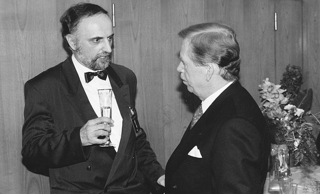 -jž, ka- Životní jubileum Tomáše Sousedíka v pražské kultuře, nejdéle jako správní ředitel v Hudebním divadle v Karlíně a v Semaforu.